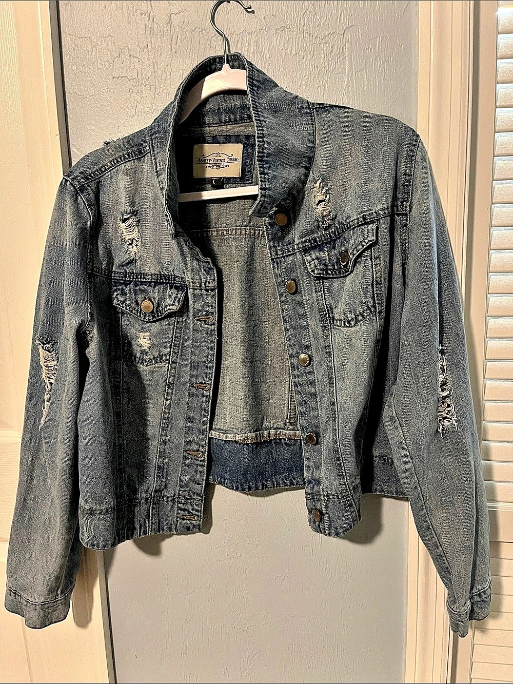 Ashley Vintage Charm Distressed Denim Jacket in Blue Size Large
